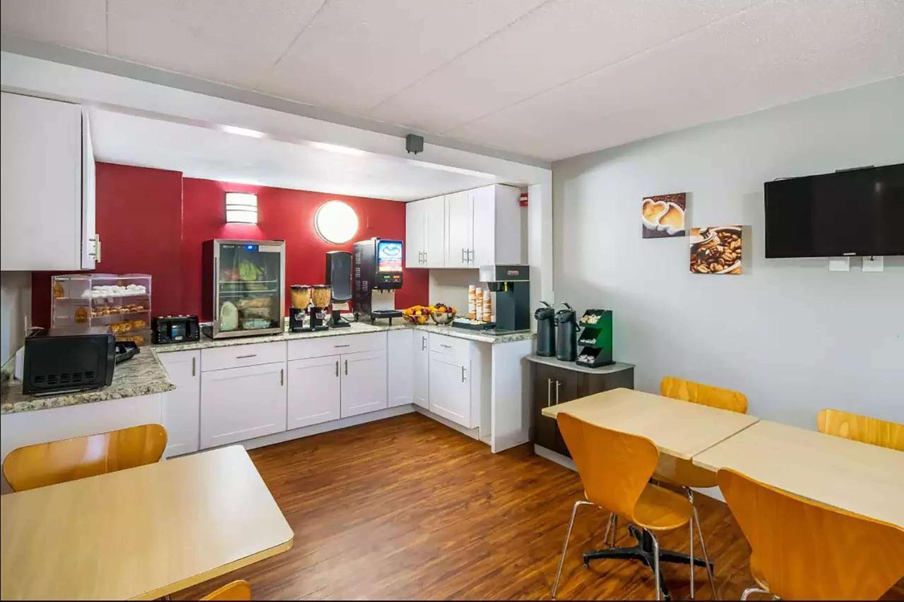 מלון Super 8 By Wyndham Charleston Wv מראה חיצוני תמונה